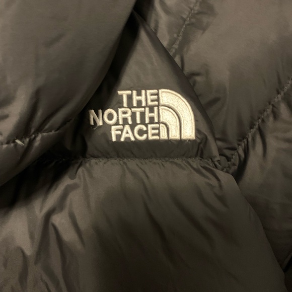 The North face 550 puffer jacket. - Picture 4 of 5